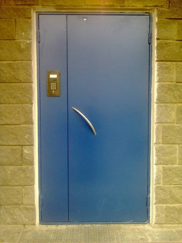 Металлическая подъездная дверь МДП-05
