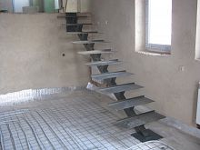Лестница металлическая межэтажная на одном косоуре ЛМ-11