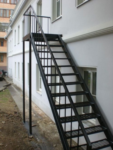 Лестница металлическая уличная ЛМ-28