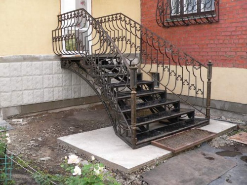 Лестница металлическая уличная кованая ЛМ-24